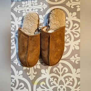 NWT-house slippers